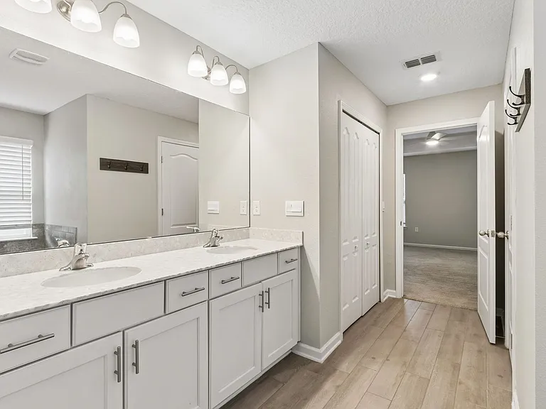 70305 Winding River Dr — Photo 17