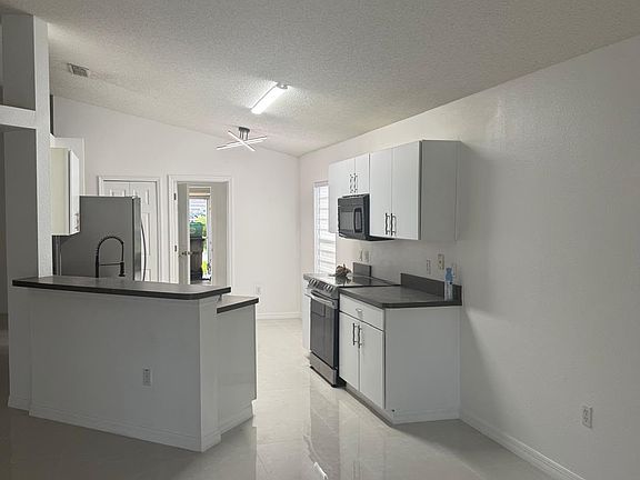 2nd image of 304 Dahoon Holly Dr
