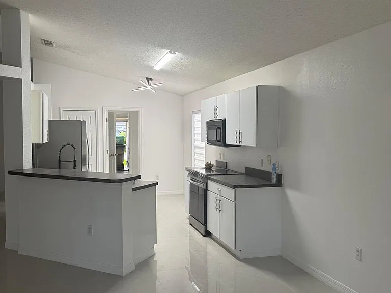 304 Dahoon Holly Dr — Photo 2