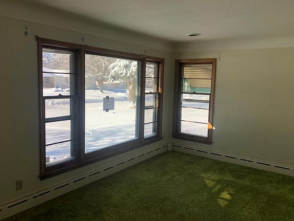 3rd image of 2112 Caroline Ln