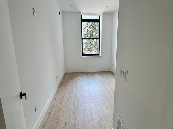 3rd image of 1629-37 S 28th St #14