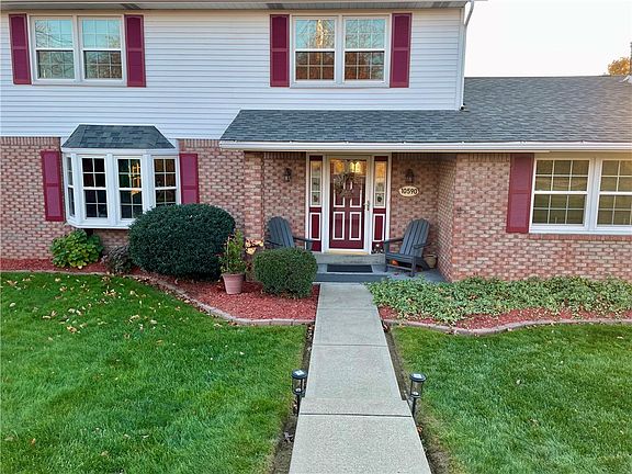 2nd image of 10590 Farview Dr