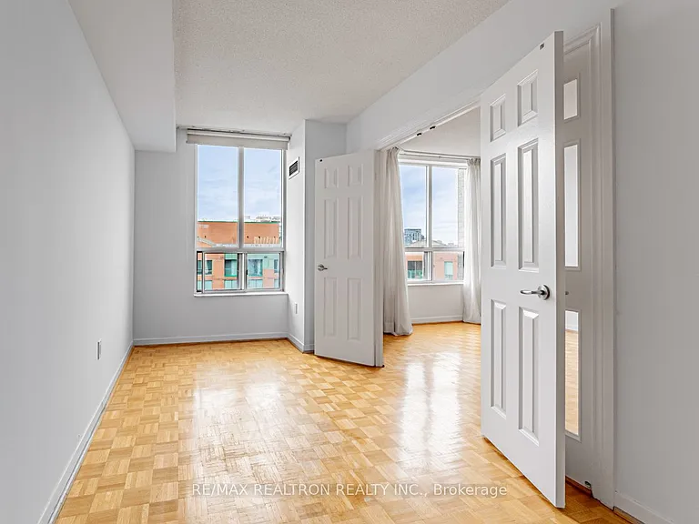 284 Bloor St W #903 — Photo 12