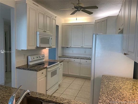 4th image of 10710 NW 66th St APT 303