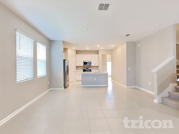 4th image of 734 Squire Ave