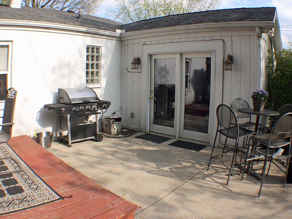 4th image of 2617 Oakley Ave
