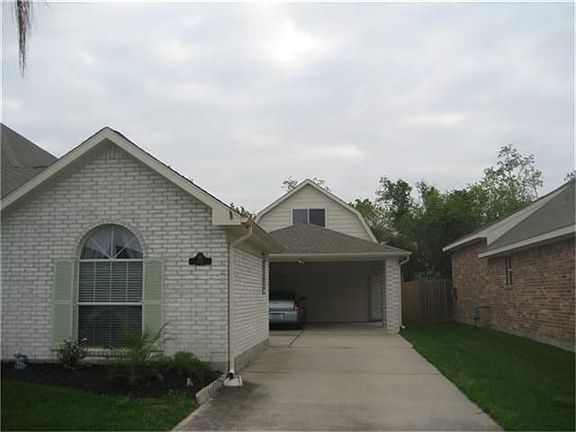 3rd image of 315 Suzanne St