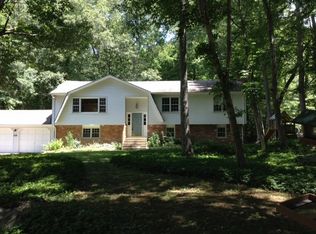 121 Whitethorn Dr, Guilford, CT 06437