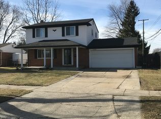 11824 Angus Cir, Sterling Heights, MI 48312