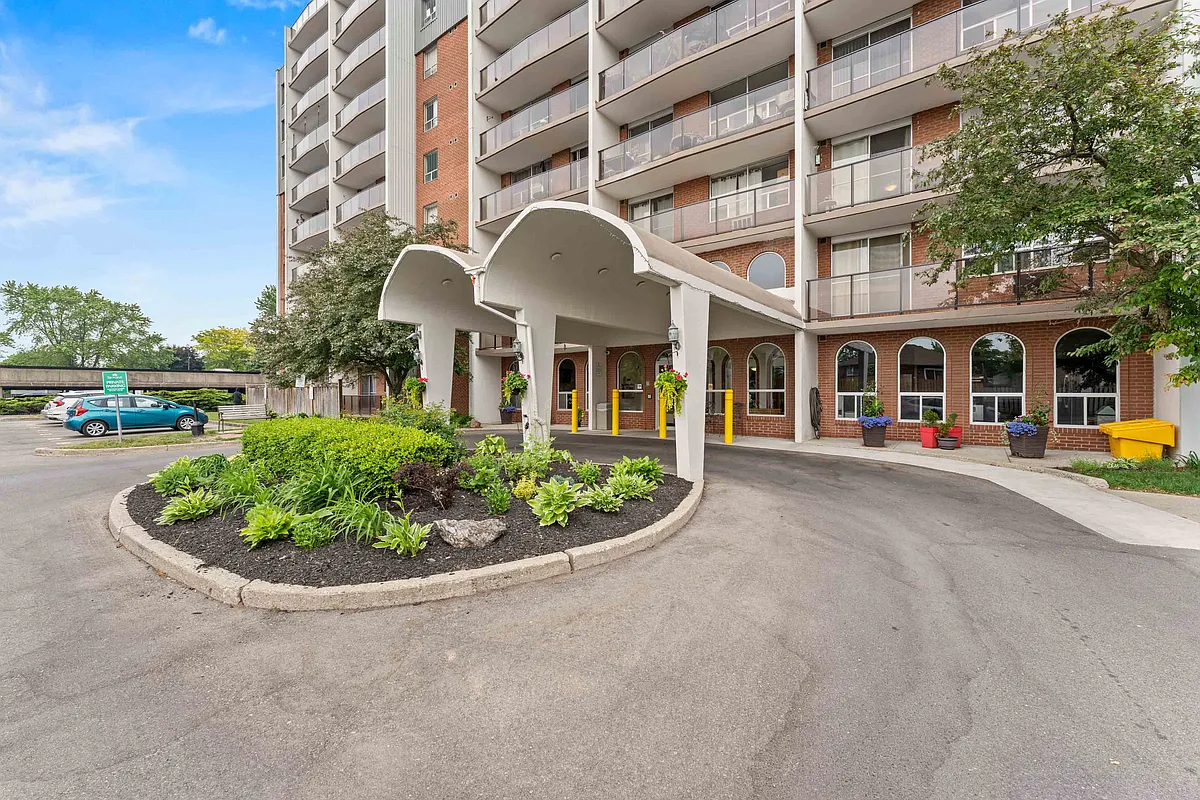 Building Photo - 47 Memorial Dr