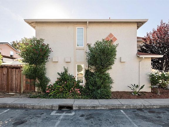 3rd image of 85 Rosebay Ct