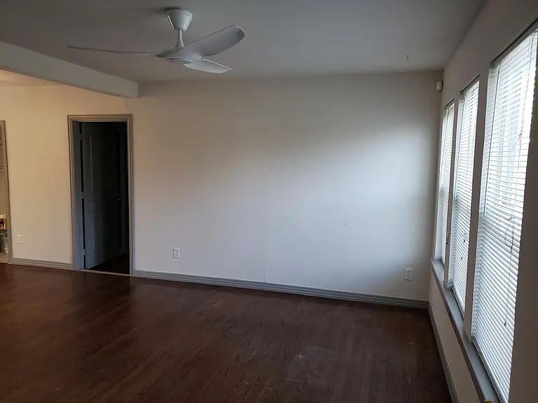 208 Fairview St — Photo 2
