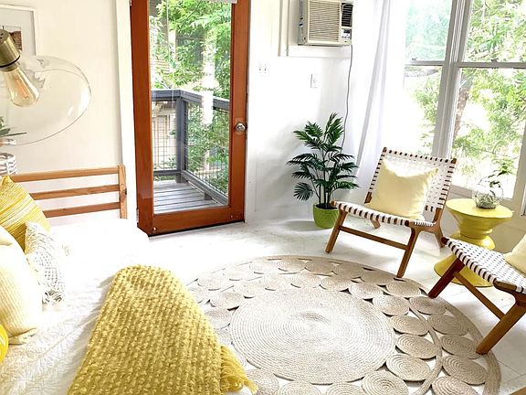 2nd image of 611 Baylor St #301
