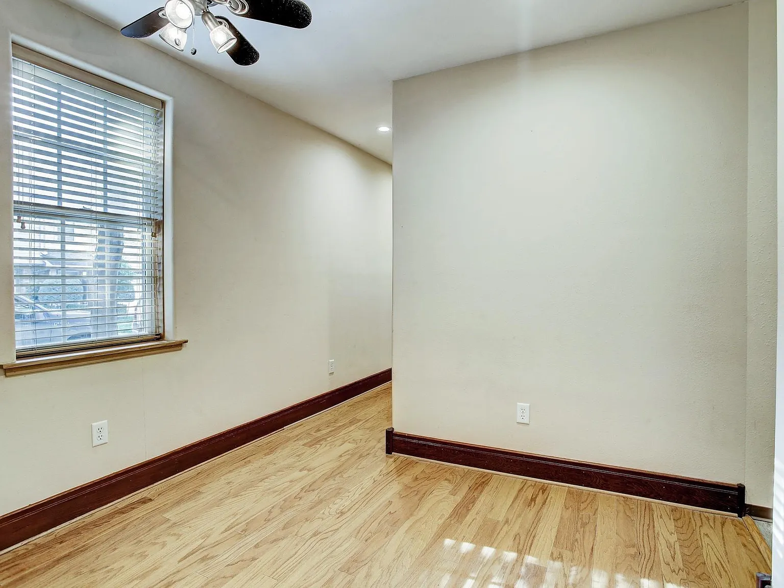 2 bed, 1.0 bath, 953 sqft, $1,950 — Photo 4