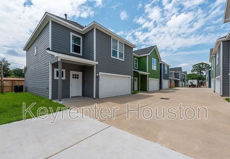 8203 Woodlyn Rd #C — Photo 32