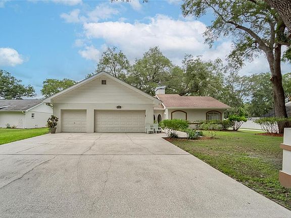 2nd image of 919 Sylvia Ln