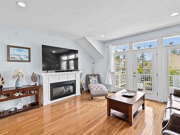 4th image of 20 Mountain Laurel Way
