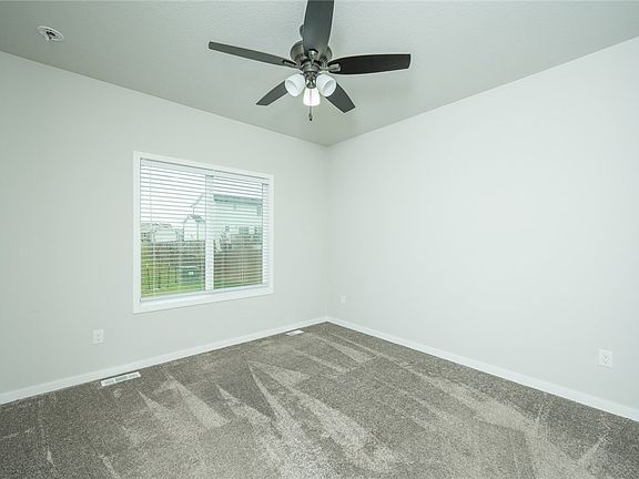 2nd image of 613 Sunset Dr SE