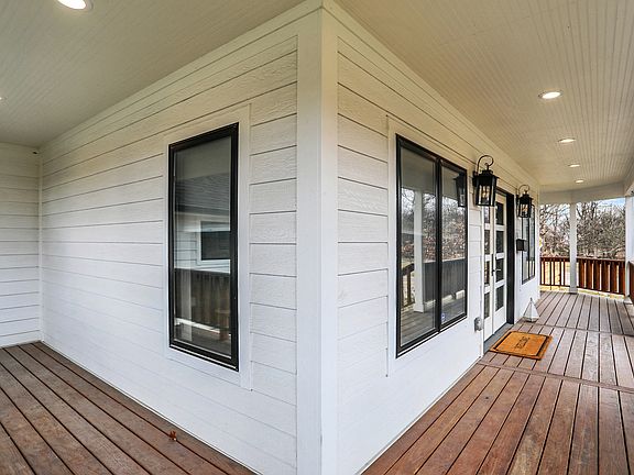 4th image of 1810 Barth Ave