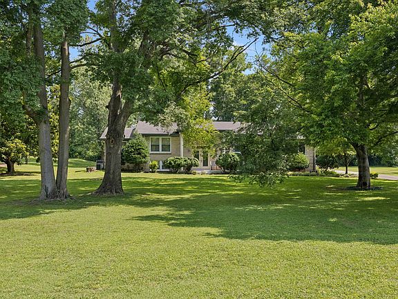 3rd image of 2824 Windemere Dr