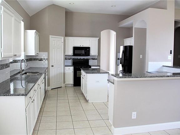 4th image of 10608 Wild Oak Dr