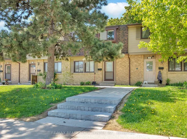 105 Hansen Rd N #102, Brampton, ON L6V 3C9