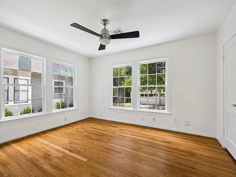 326 W 22nd St — Photo 20