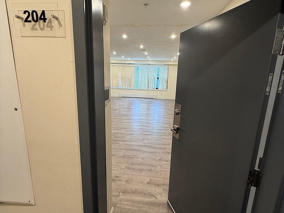 1st image of 1034 Commonwealth Ave #204