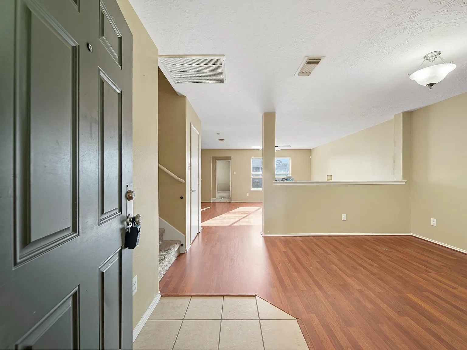 4 bed, 2.5 bath, 2336 sqft, $2,250 — Photo 4