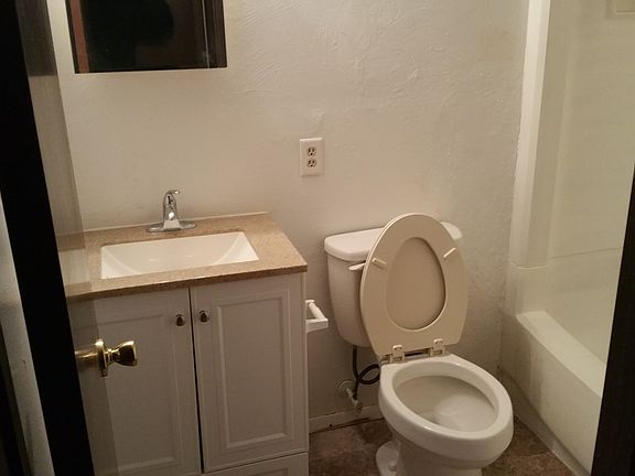 5th image of 54 Hampshire Ln