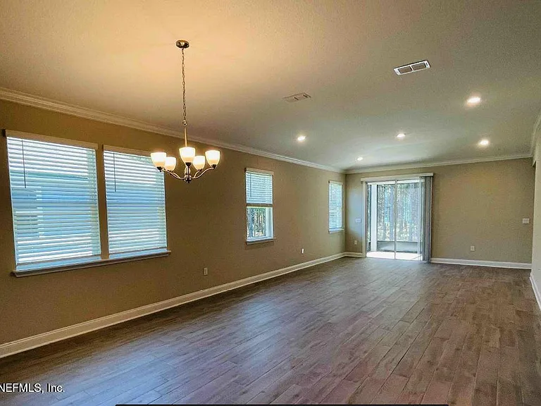 300 Thistleton Way — Photo 3