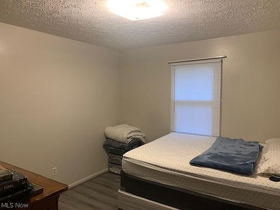 4th image of 2578 Montclair Ave