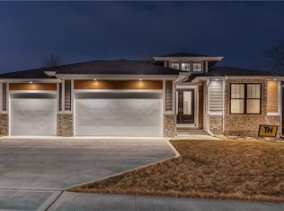 3932 163rd St, Urbandale, IA 50323