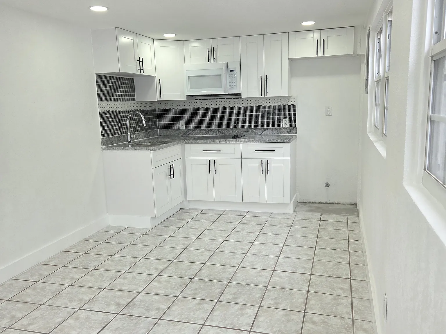 2 bed, $1,400 — Photo 3