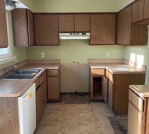 4th image of 9573 Bloom Hill Dr