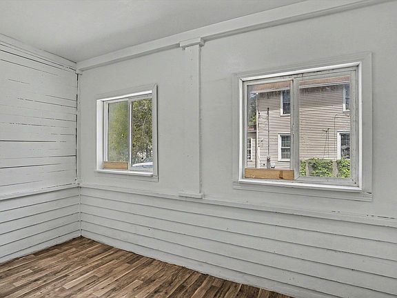 4th image of 130 W Paterson St