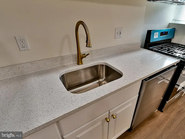 1727 E 33rd St #1 — Photo 7