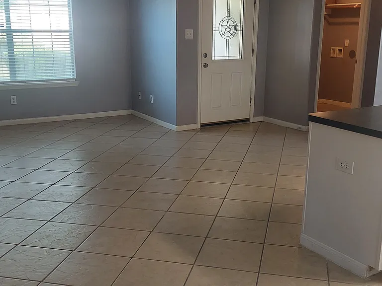6906 Rambling Brook Ln — Photo 3