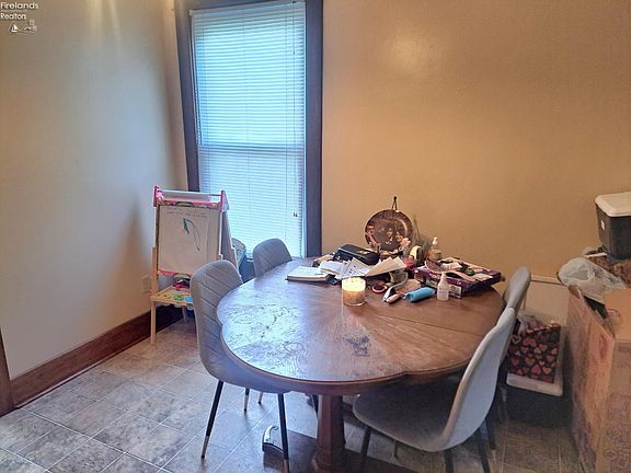 3rd image of 6 Rebecca St.