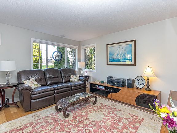 3rd image of 1220 Fort St #101