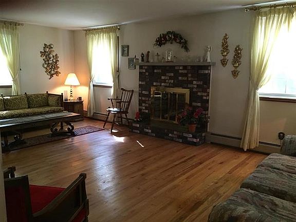 5th image of 5 Glenwood Dr