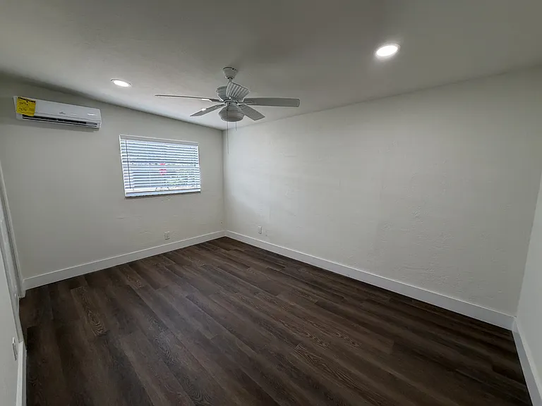 110 NE Monroe Cir N #1 — Photo 12