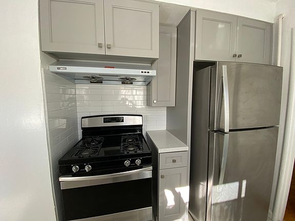 5th image of 1705 Lexington Ave #A