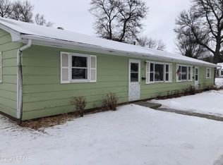 216 5th St NE, East Grand Forks, MN 56721