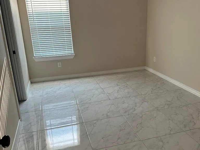 216 Teak Dr — Photo 3