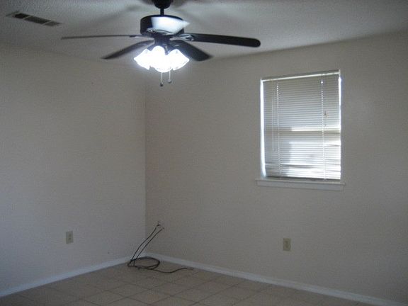 3rd image of 1820 Dogwood Dr
