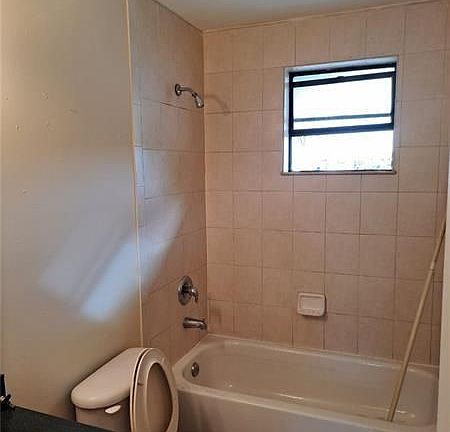 4th image of 4081 N Dixie Hwy APT 26