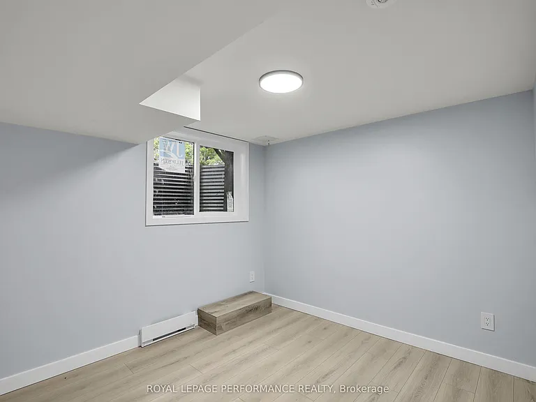 934 Smyth Rd #B — Photo 12