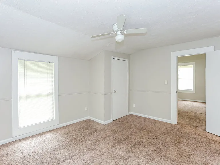 6129 Sorrell St NE — Photo 10