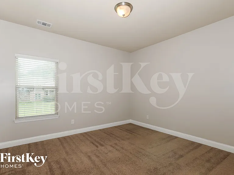 1000 Yorkshire Dr — Photo 14